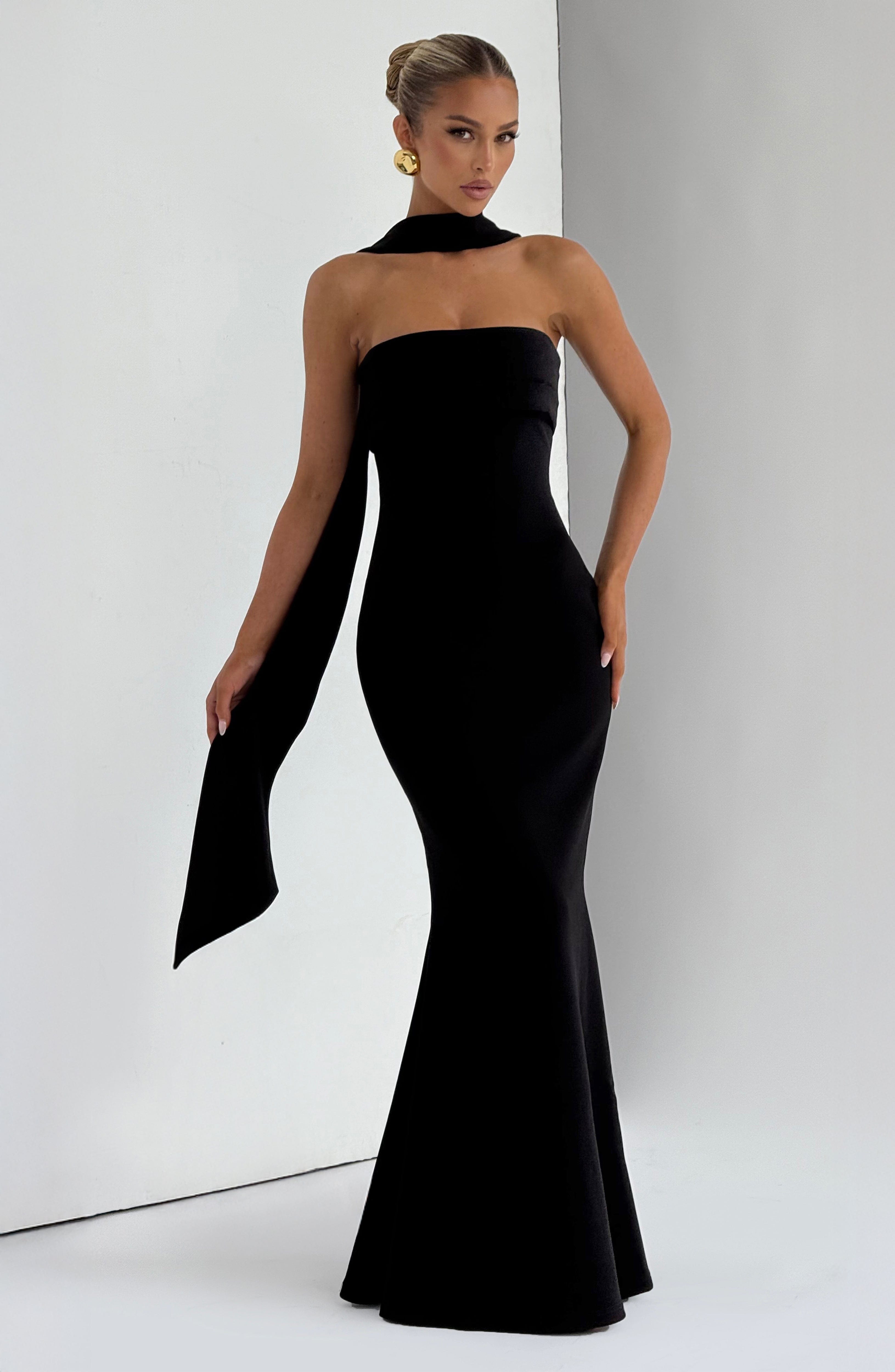 Leura Maxi Dress - Black - Napalia